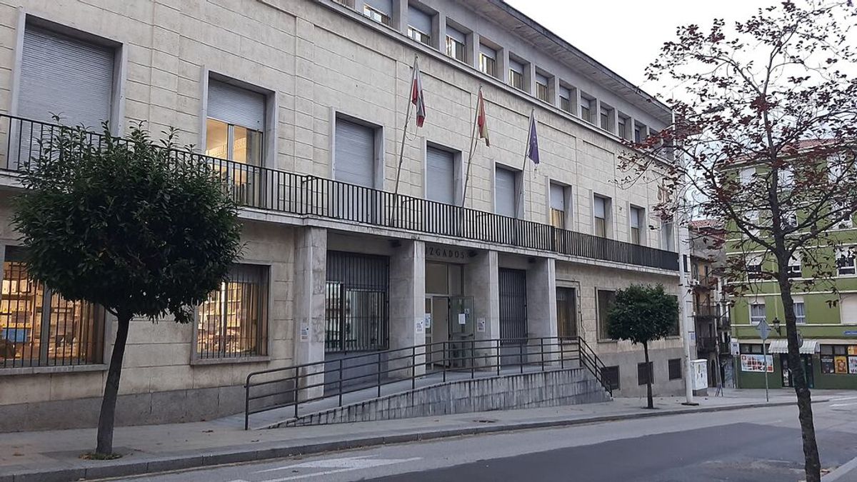 Condenado a casi 19 años por realizar fotos íntimas a niños en una guardería de Cantabria