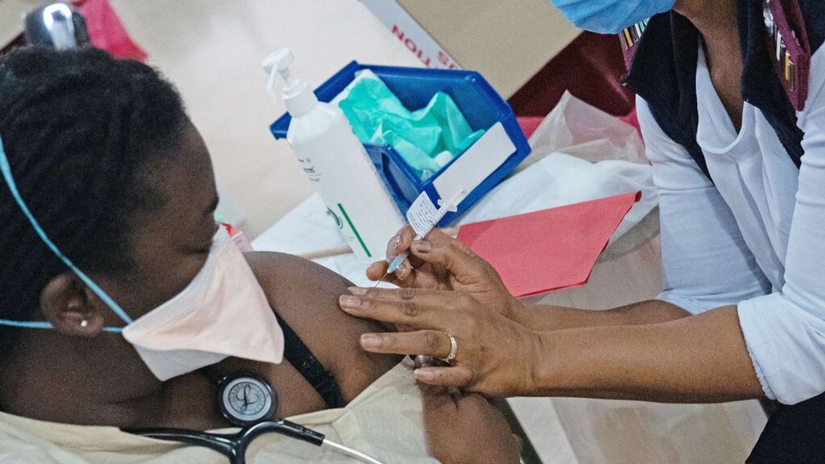 La OMS critica las restricciones de viaje impuestas al sur de África por ómicron: "Ataca la solidaridad global" La OMS critica las restricciones de viaje impuestas al sur de África por ómicron: "Ataca la solidaridad global"