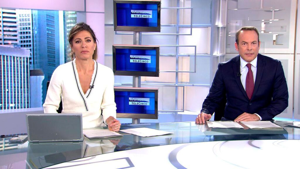 Ángeles Blanco y Roberto Fernández Informativos Telecinco 2021 Mediodía 28/11/2021