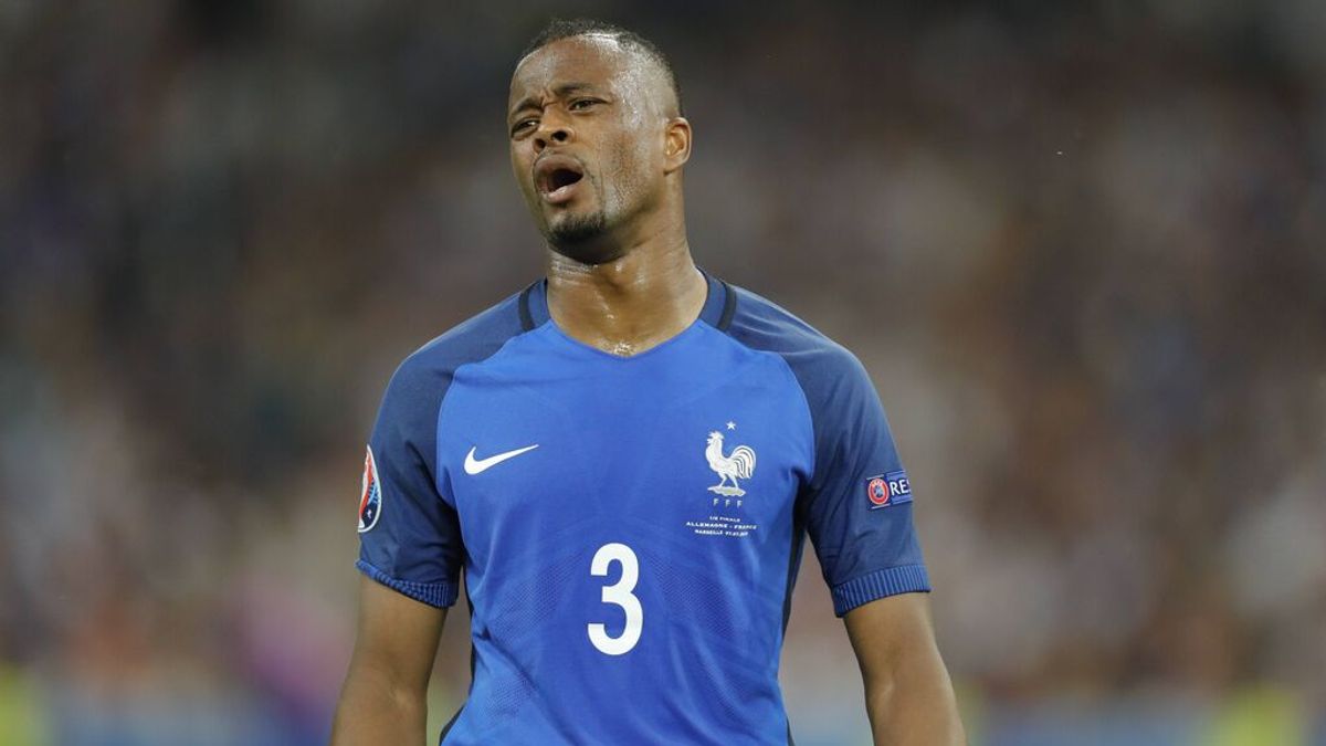 Patrice Evra la lía y felicita al supuesto ganador del Balón de Oro: "Felicidades por ganar otro" Patrice Evra la lía y felicita al supuesto ganador del Balón de Oro: "Felicidades por ganar otro"