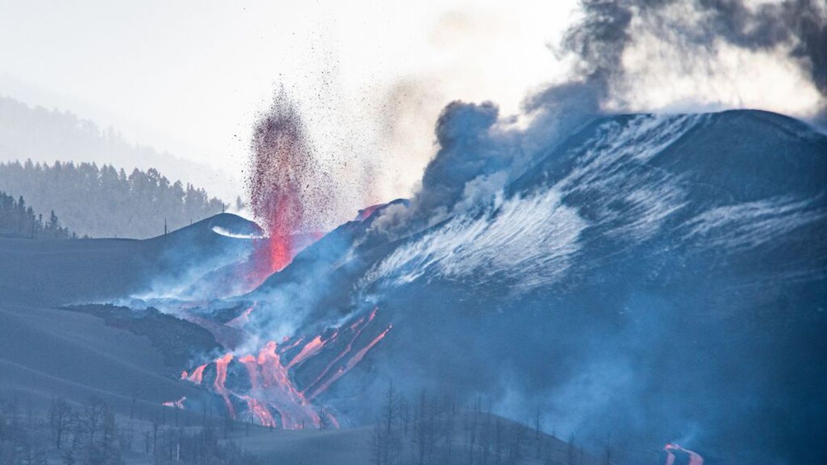 El volcán de La Palma reactiva su intensa actividad
