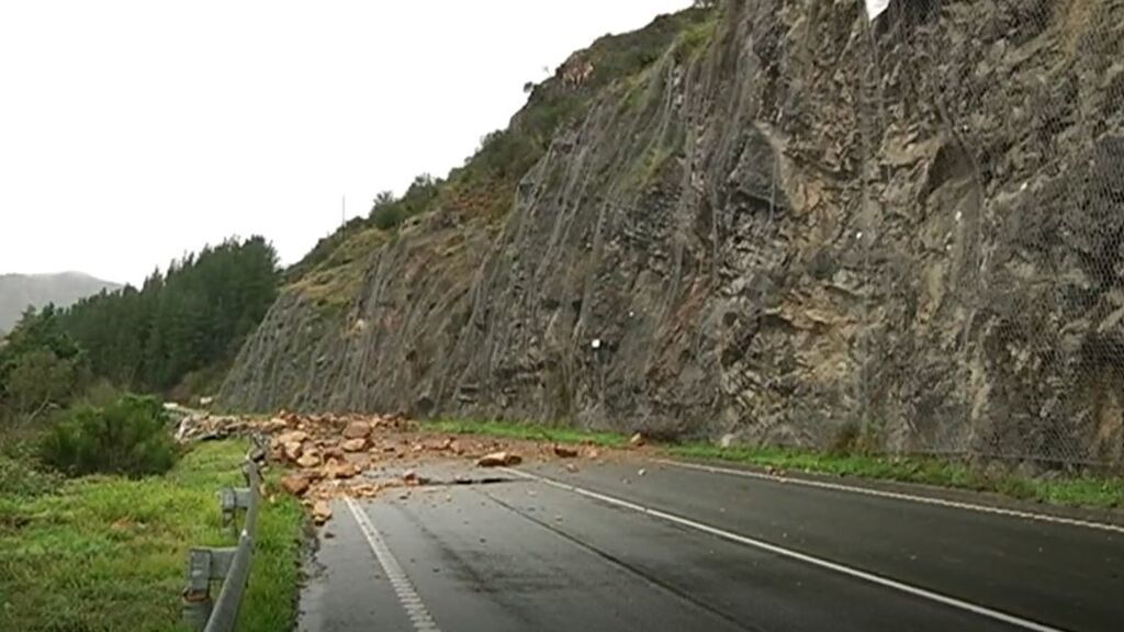 Muere una mujer en Asturias tras caer sobre su coche una gran cantidad de tierra y rocas