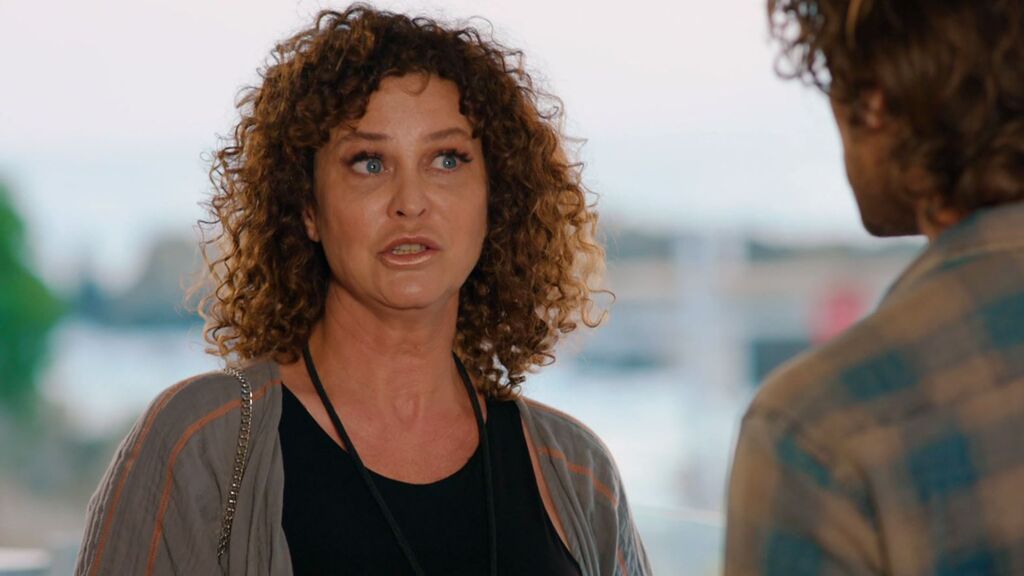 La tensa conversación de Poyraz con Zeynep