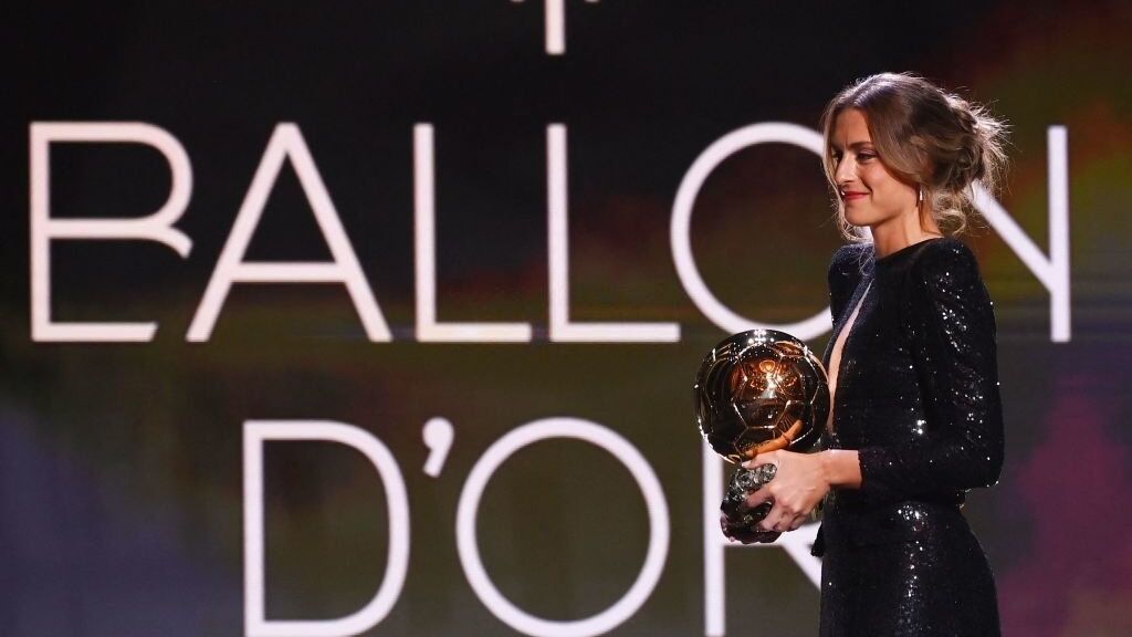 Alexia Putellas gana el Balón de Oro y pone el broche a un año de ensueño