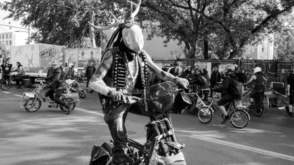 „Bike Wars“ in Berlin-Kreuzberg © & Foto Christophe Gateau