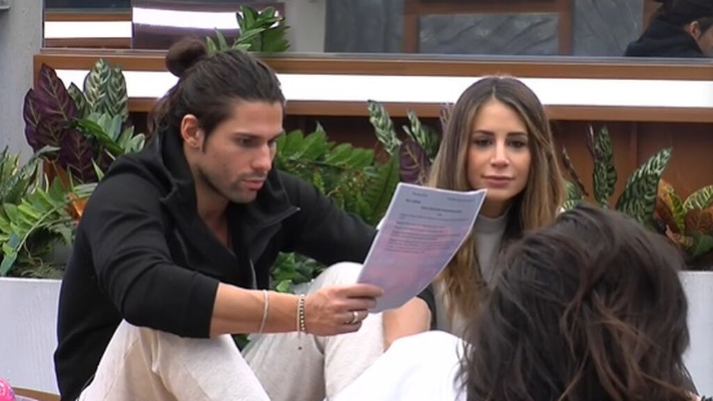 Cris y Luca leen la prueba