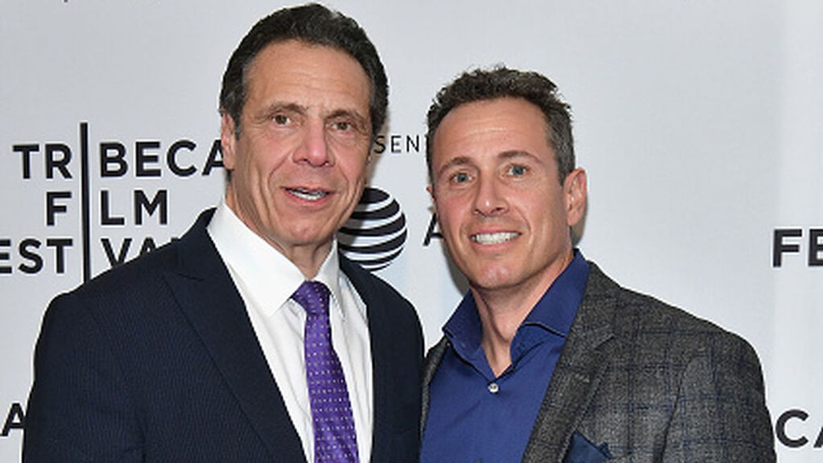 CNN suspende a Chris Cuomo por ayudar a su hermano gobernador con las acusaciones de acoso sexual CNN suspende a Chris Cuomo por ayudar a su hermano gobernador con las acusaciones de acoso sexual