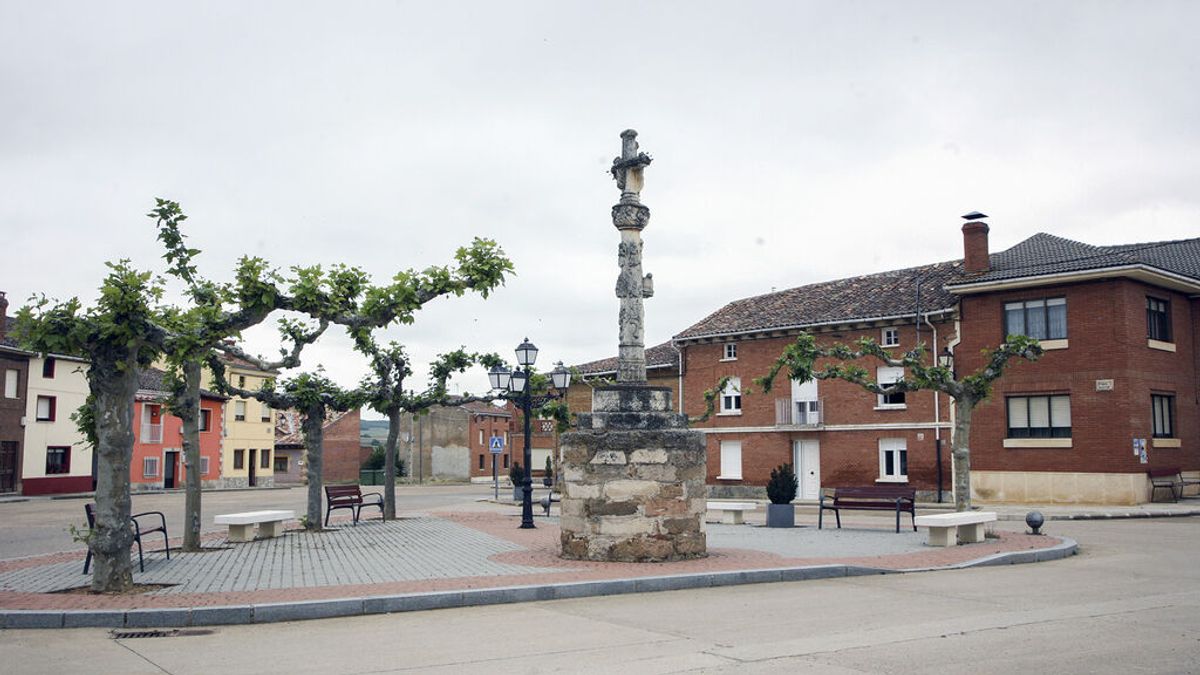 El alcalde de Espinosa de Villagonzalo quiere desempadronar a 44 de sus 168 habitantes El alcalde de Espinosa de Villagonzalo quiere desempadronar a 44 de sus 168 habitantes