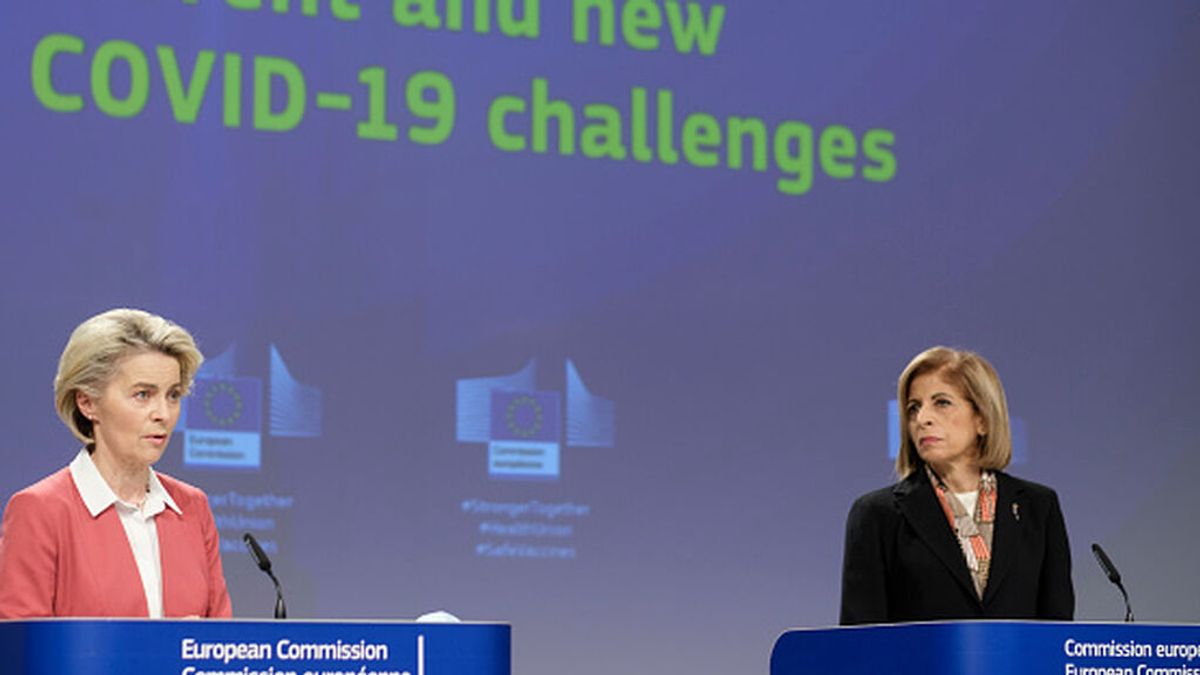Von der Leyen pide una "discusión" sobre la obligatoriedad de las vacunas en la UE Von der Leyen pide una "discusión" sobre la obligatoriedad de las vacunas en la UE