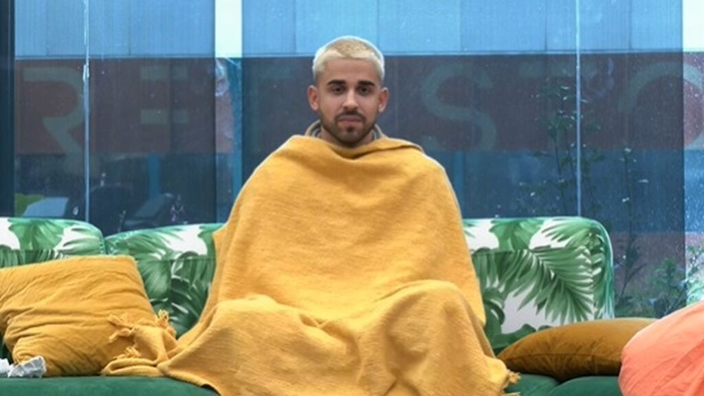 Miguel observa a sus compañeros