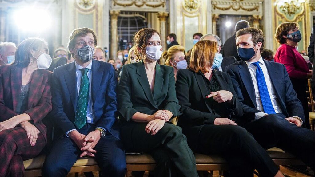 Ayuso y Almeida se ignoran en la presentación del libro de Rajoy