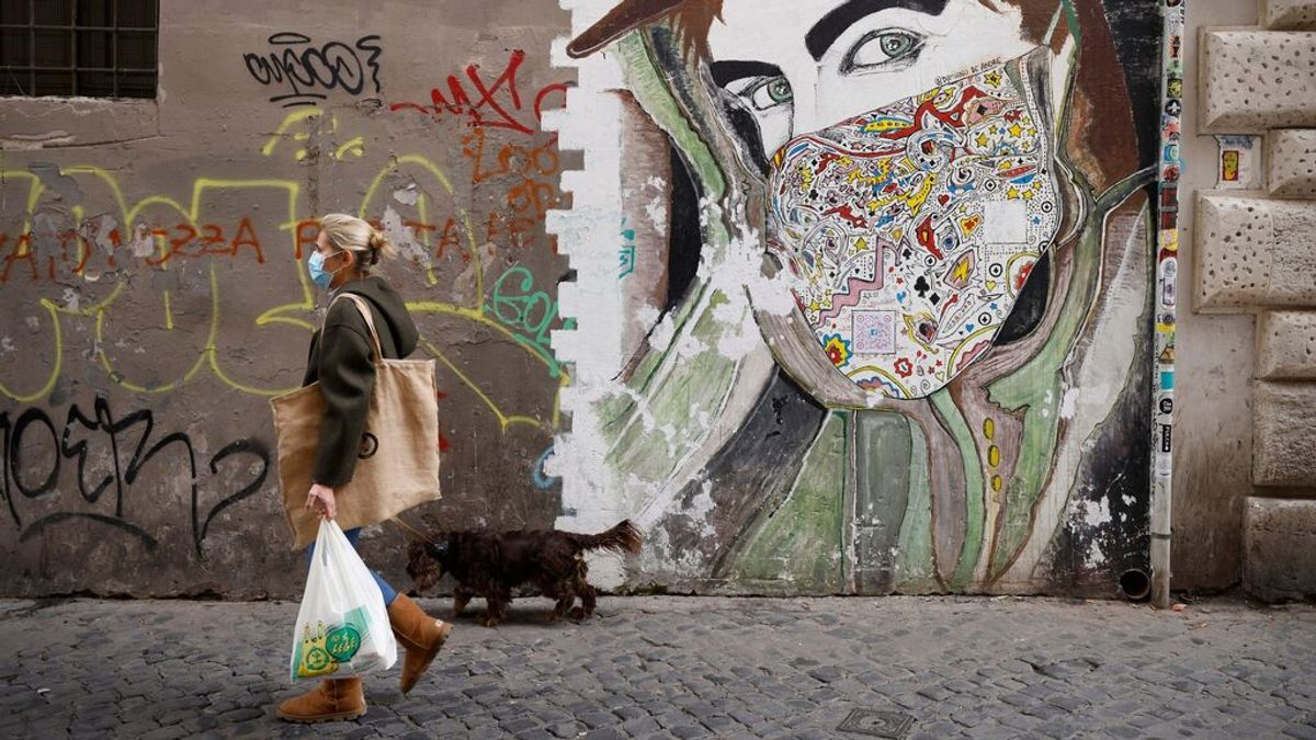Italia vuelve a imponer el uso obligatorio de la mascarilla en gran parte del país Italia vuelve a imponer el uso obligatorio de la mascarilla en gran parte del país