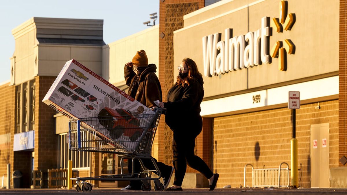Condenan a Walmart a pagar 10 millones de dólares a una mujer que pisó un clavo en una tienda Condenan a Walmart a pagar 10 millones de dólares a una mujer que pisó un clavo en una tienda