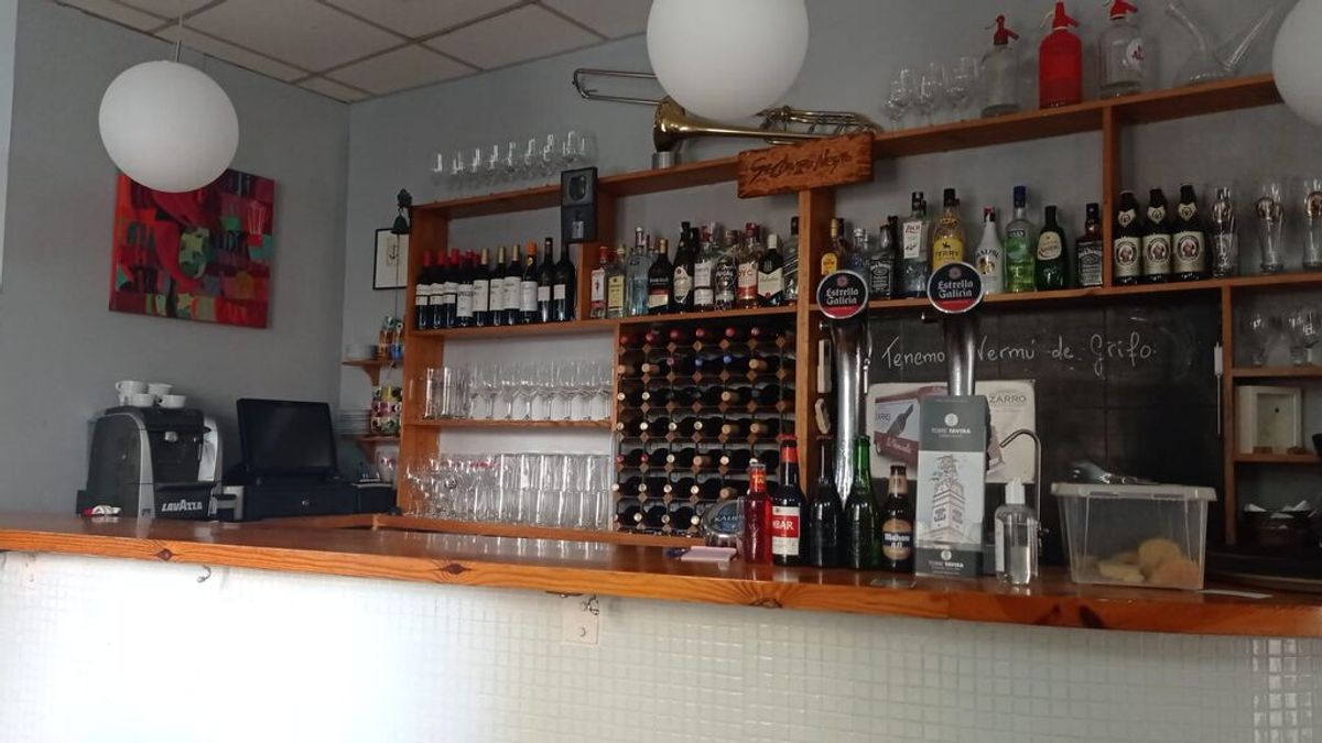 Un bar de Cádiz que pide que no vayan clientes sin vacunar: "solo quiero que no me cierren el bar" Un bar de Cádiz que pide que no vayan clientes sin vacunar: "solo quiero que no me cierren el bar"