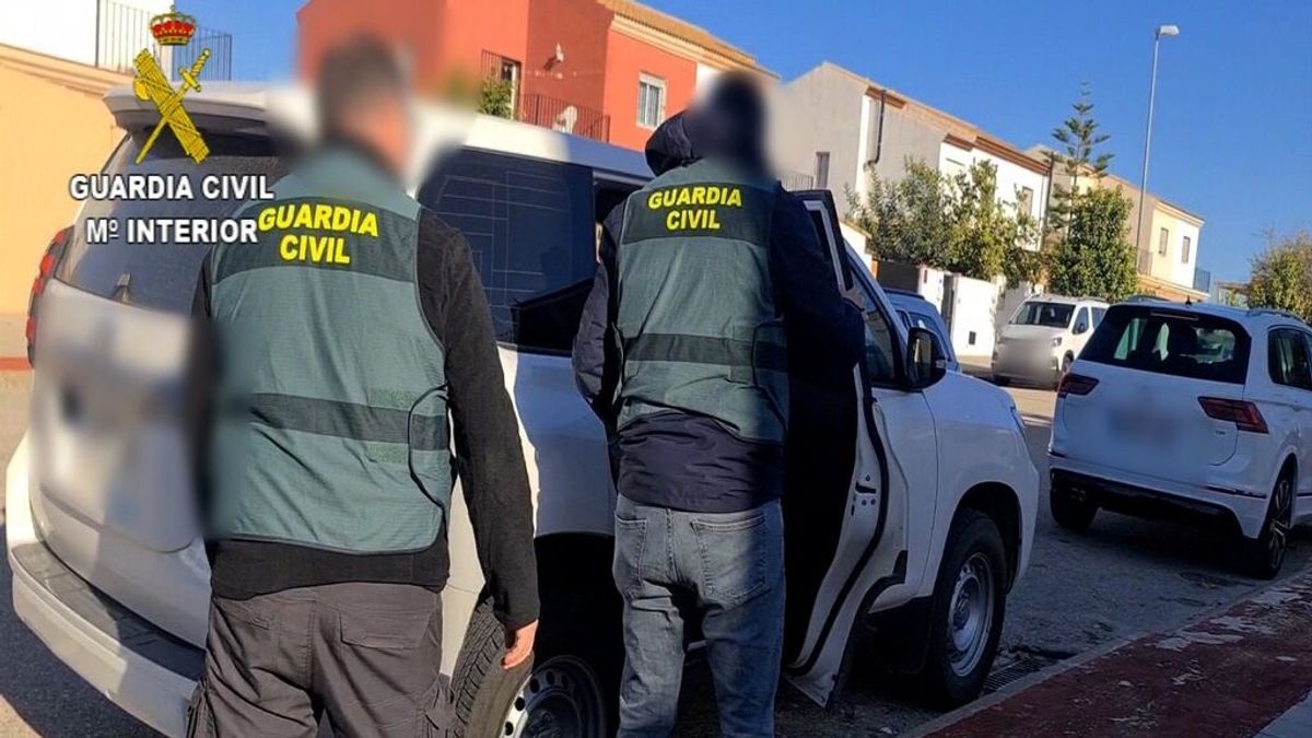 Detenidas diez personas en la desmantelación de una organización que introducía hachís por Cádiz y Málaga Detenidas diez personas en la desmantelación de una organización que introducía hachís por Cádiz y Málaga