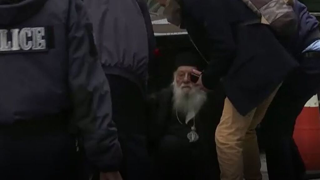 Detenido en Atenas un clérigo ortodoxo que llamó 'hereje' al papa