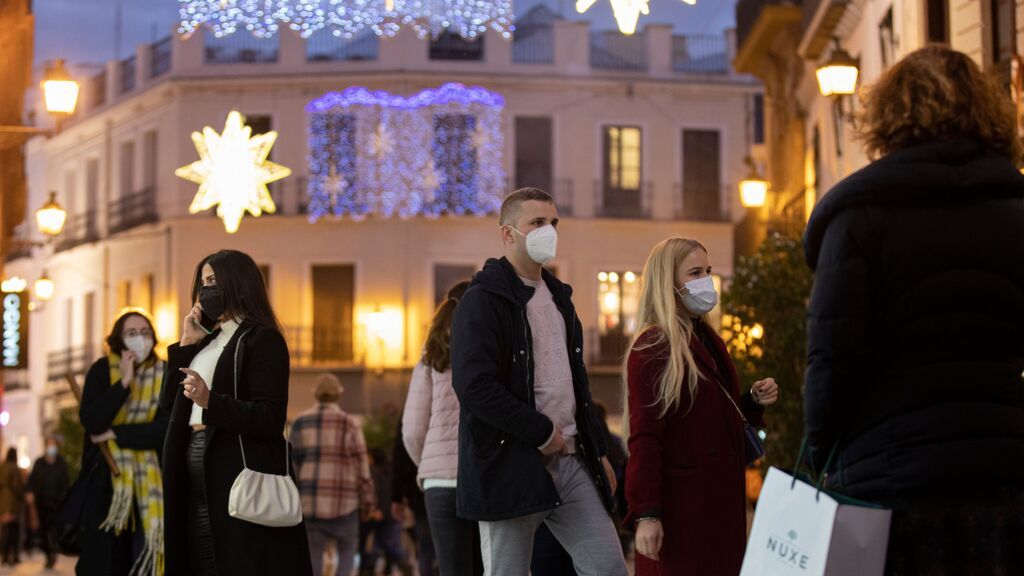 Arranca la temporada de compras navideñas y aglomeraciones en la calle