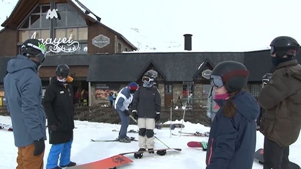 Las estaciones de esquí inician la temporada en el puente de la Constitución con el 80% de apertura