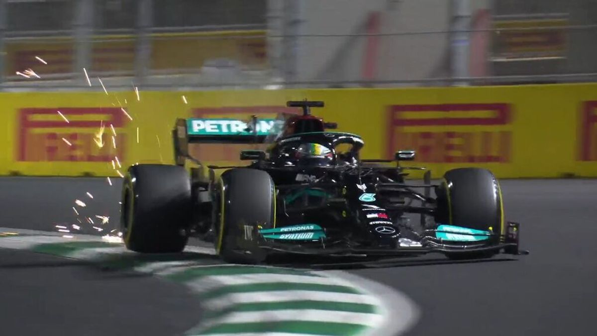 Verstappen pierde la pole en el último suspiro y Hamilton saldrá primero en Arabia Saudí