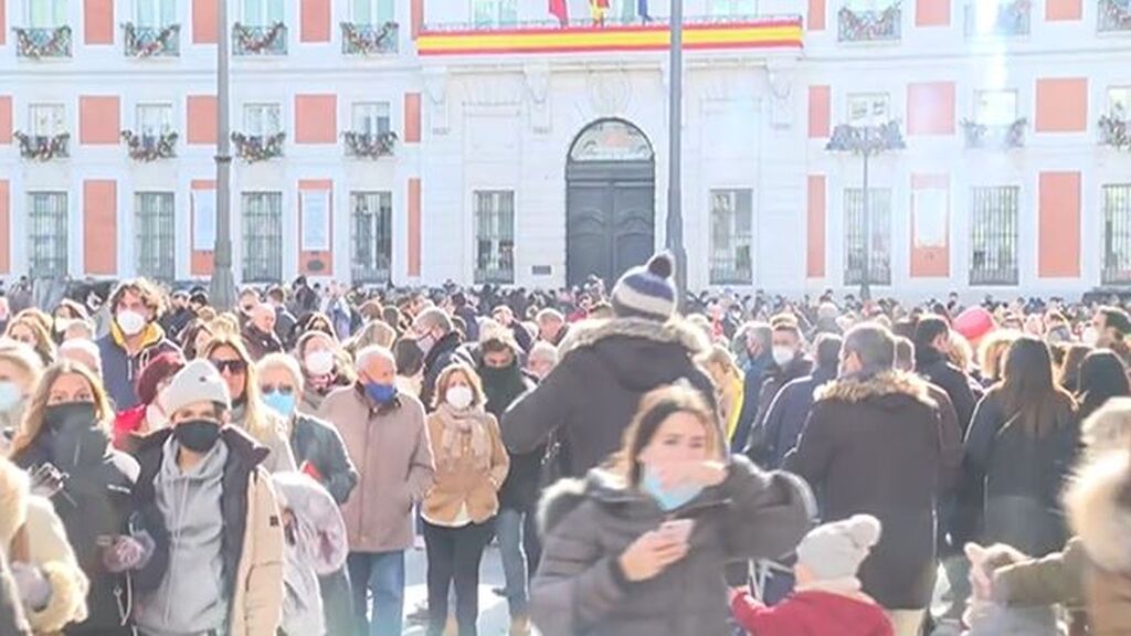 El puente de la Constitución hace perder el miedo al covid y abarrota el centro de las ciudades españolas