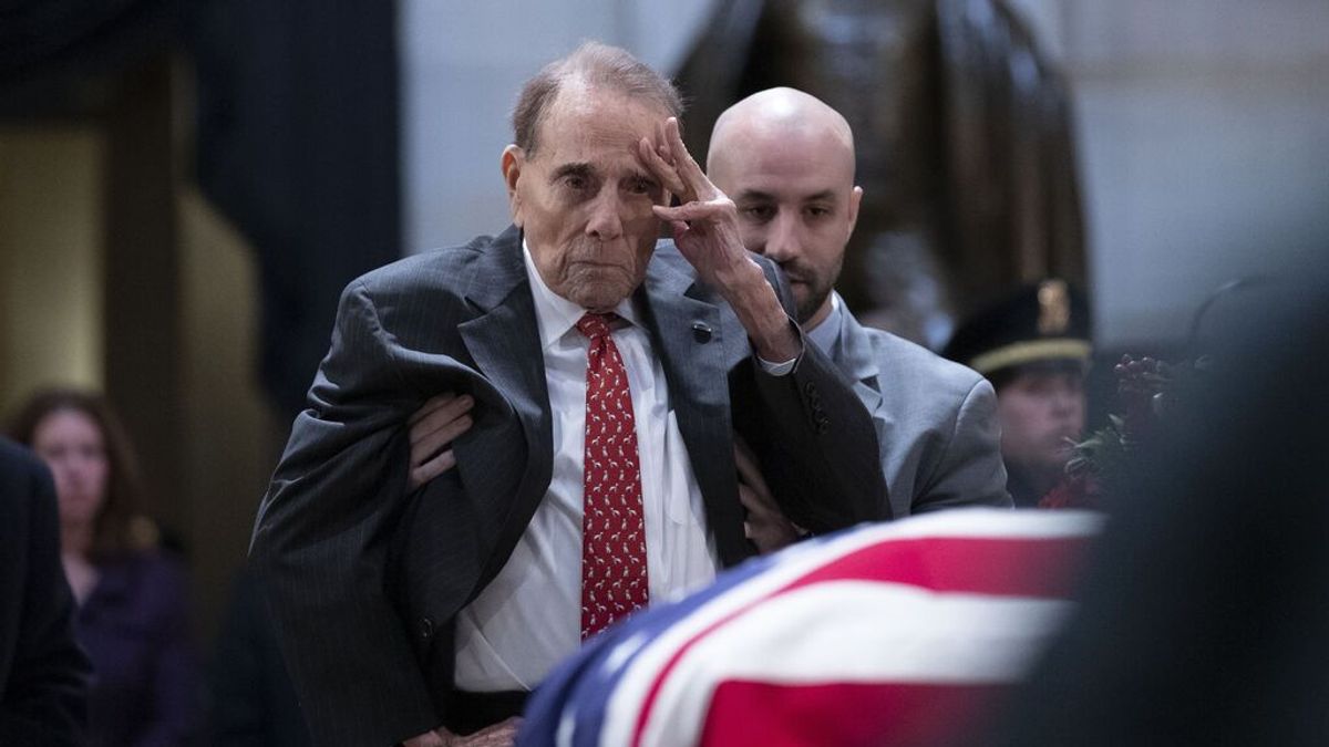 Muere Bob Dole, exsenador y candidato republicano a la presidencia de EE.UU. a los 98 años Muere Bob Dole, exsenador y candidato republicano a la presidencia de EE.UU. a los 98 años