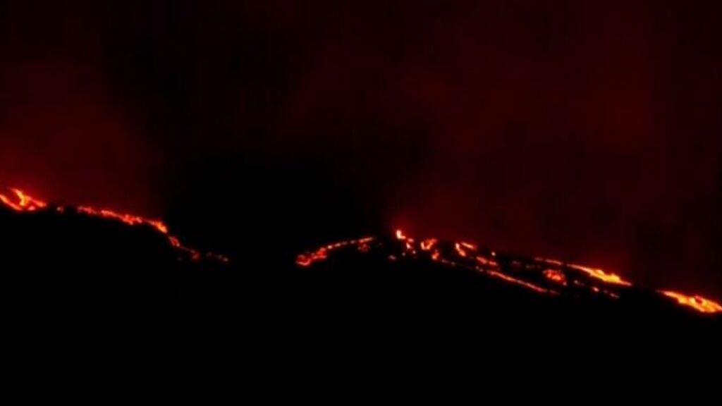 Imagen de las coladas del volcán de La Palma a las 21:00 hora canaria