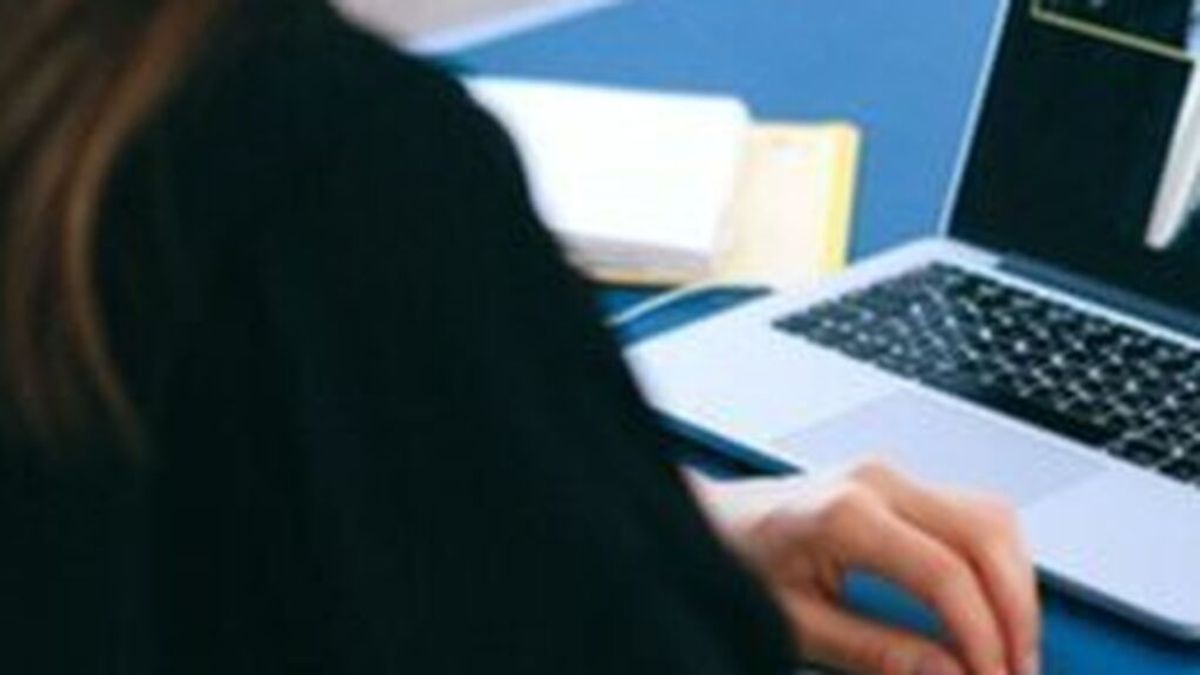Una empresa de EE.UU. despide a 900 trabajadores por videollamada Una empresa de EE.UU. despide a 900 trabajadores por videollamada