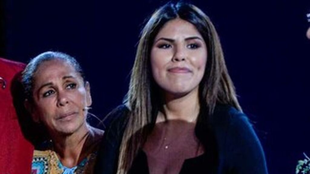 Isabel Pantoja recibe la ayuda de su hija para afrontar sus problemas económicos: "Ha decidido poner sus ahorros para ayudar a su madre"