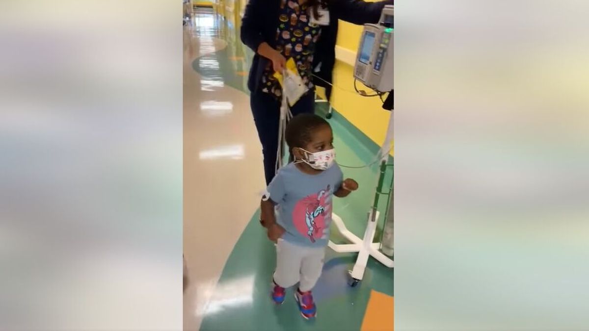 El baile viral de Waylen, un niño de tres años, de camino a la cirugía de su trasplante de corazón