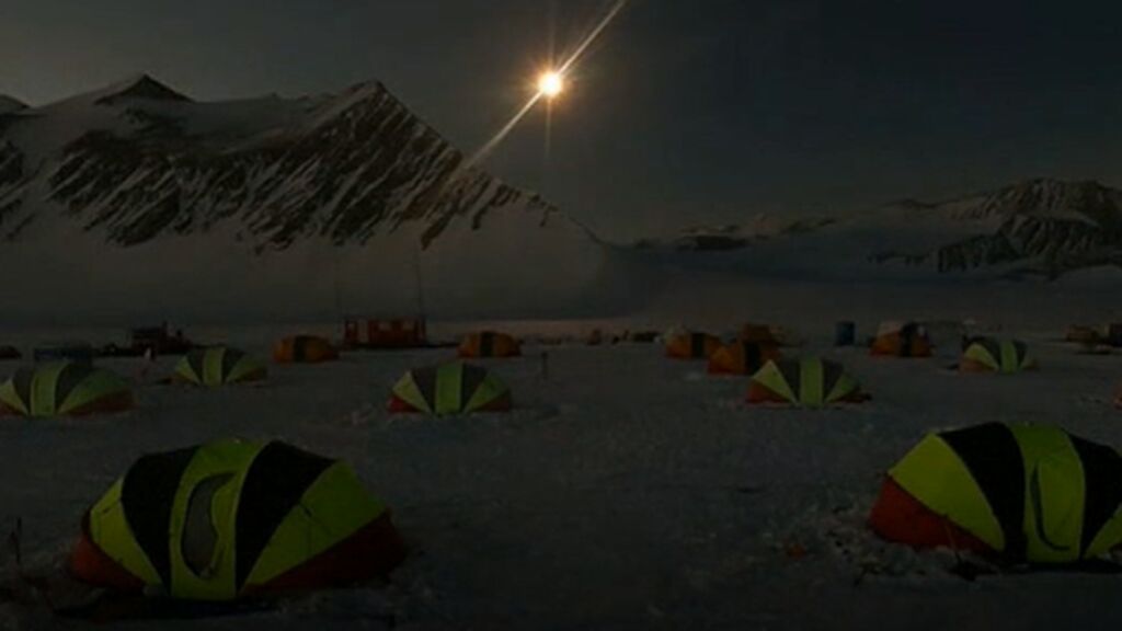 Asombrosas imágenes del eclipse solar desde la Antártida
