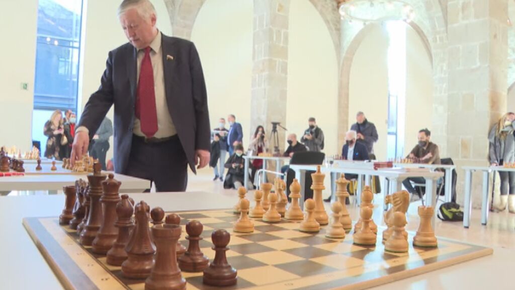 El excampeón del mundo de ajedrez Anatoli Karpov participa en un torneo internacional en Barcelona