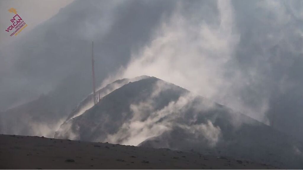 La impactante desgasificación en los bordes de una de las bocas eruptivas del volcán de La Palma
