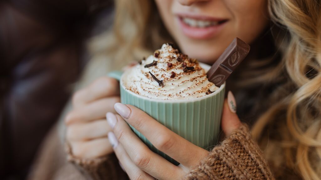 Taza de chocolate caliente.