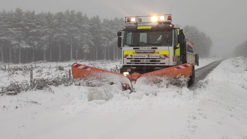 La nieve afecta a cinco carreteras de la red principal y obliga a cortar 13 de la red secundaria