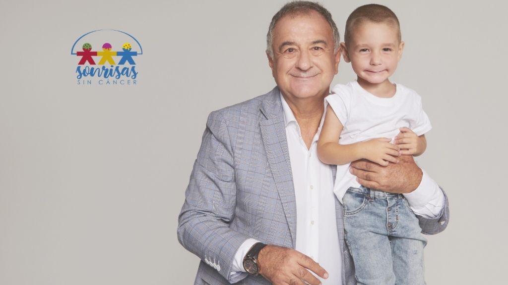 Roberto Gómez, junto a Iván, que a sus tres años tiene un tumor cerebral