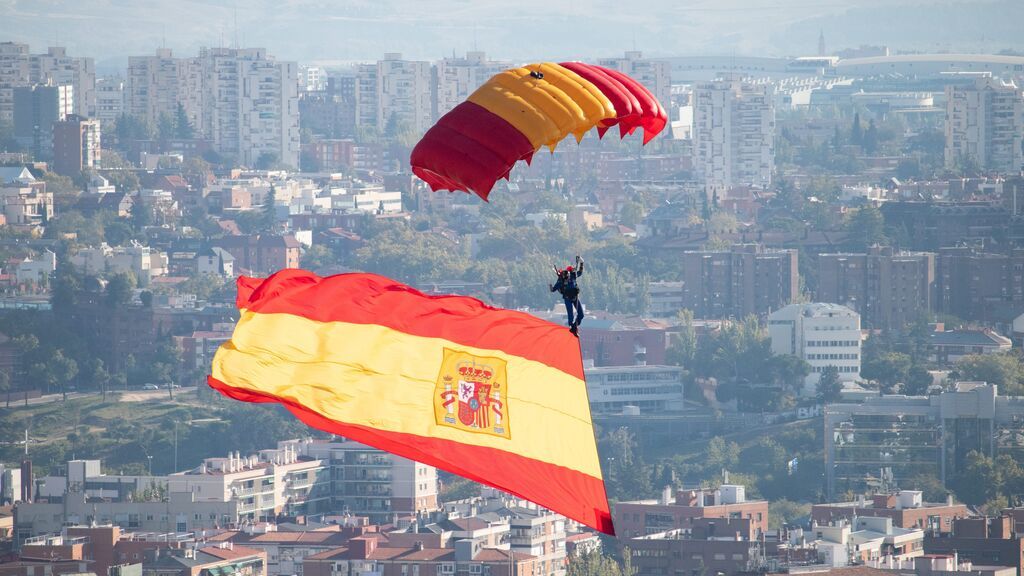 Barcos, confusión y aprovechar que el rojo era barato: ¿por qué se eligió que la bandera de España fuese como es?