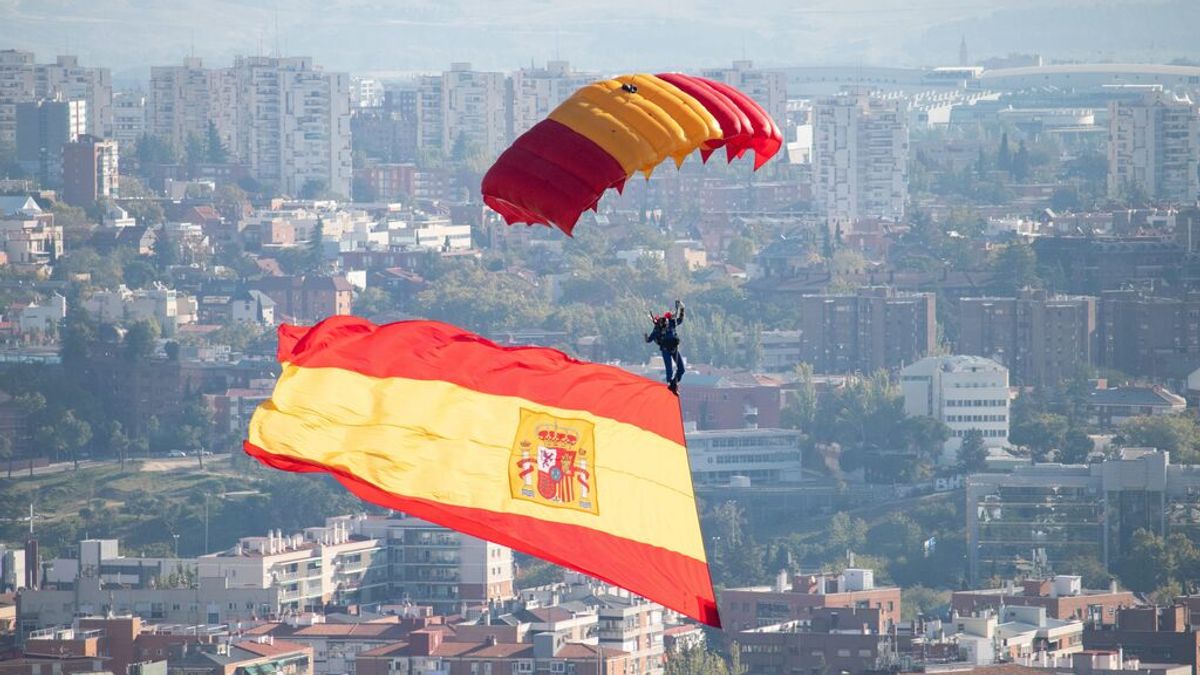 Barcos, confusión y aprovechar que el rojo era barato: ¿por qué se eligió que la bandera de España fuese como es?