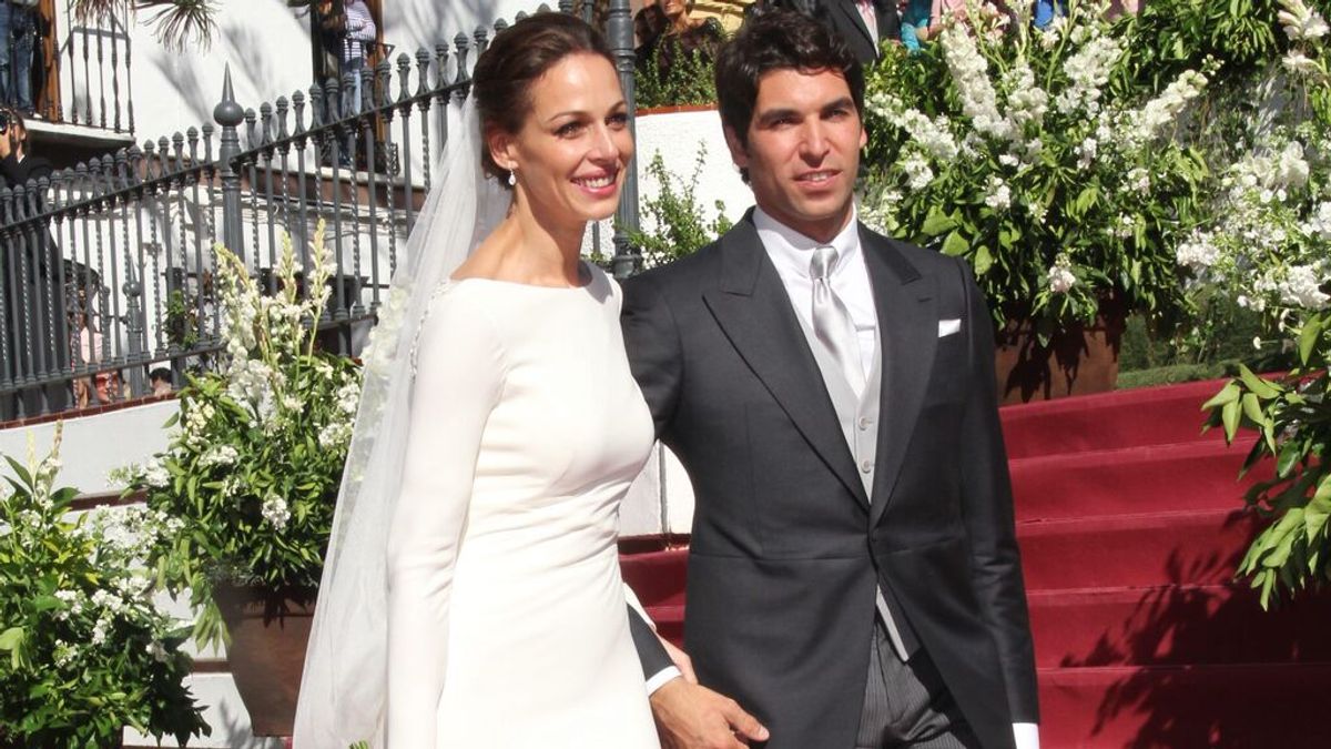Estos fueron los mejores momentos de la boda de Eva González y Cayetano Rivera: del romántico vestido de Pronovias a la fiesta posterior dirigida por Kiko Rivera.