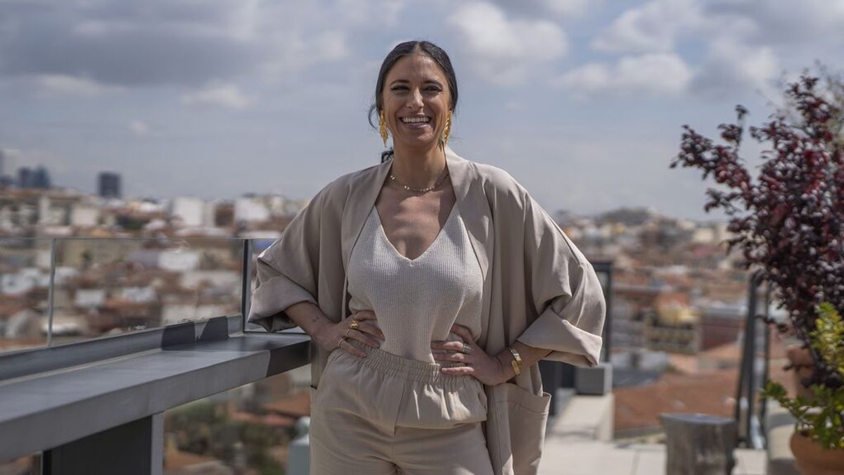 Jurado de Eurovisión, cantautora que arrasa y referente LGTBI: así es María Peláe, la 'Lola Flores milennial'
