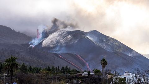 El volcán de La Palma seguirá emitiendo gases incluso después del final de  la erupción - NIUS