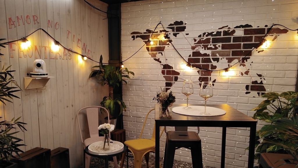 Descubre todos los rincones de 'First dates café' en fotos