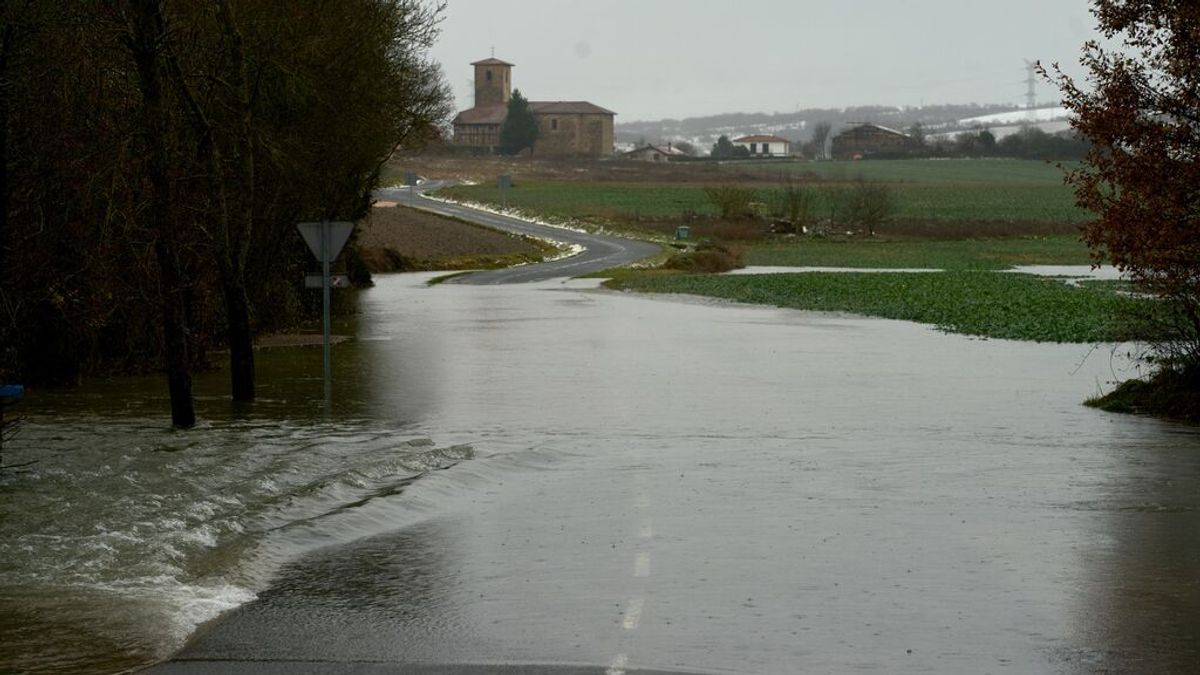 Alerta en 14 comunidades y Melilla por lluvias y fuerte viento: ¿Qué zonas podrán inundarse?