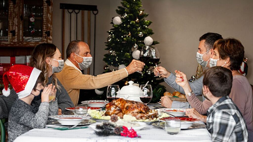 El dilema de las reuniones navideñas con familiares que no han querido vacunarse