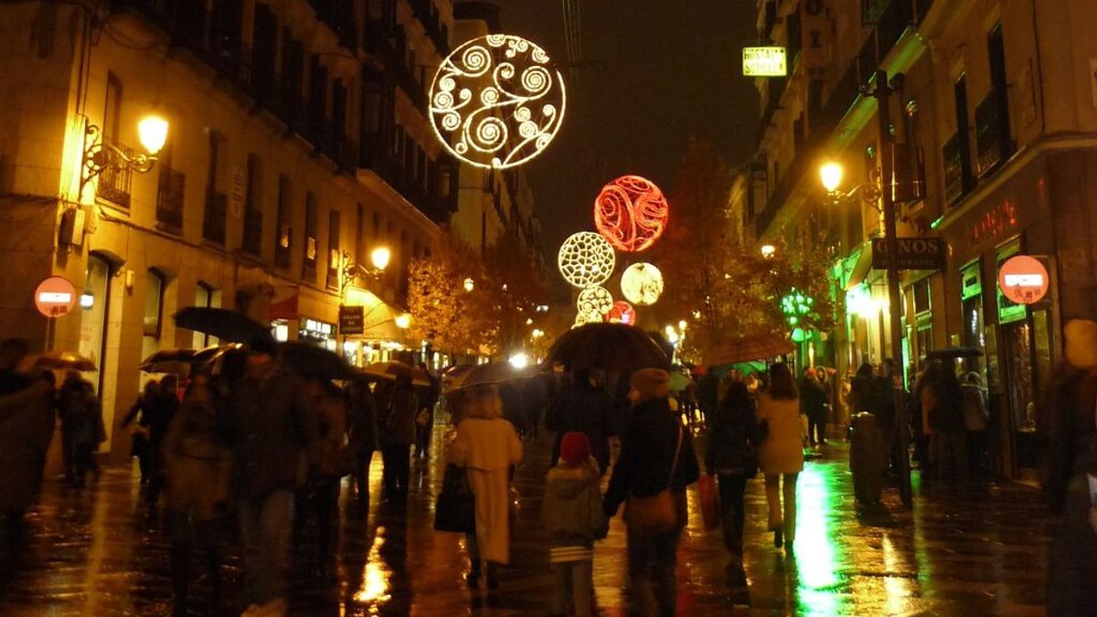 "Luces satánicas" y "cruces invertidas": la polémica por la decoración navideña de Granada está servida