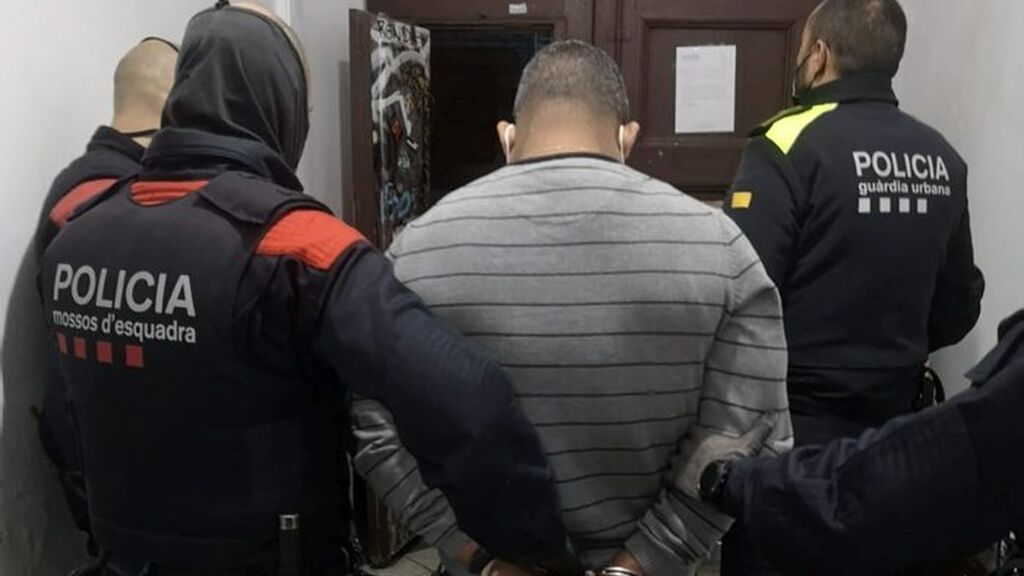 Los Mossos d'Esquadra desmantelan dos narcopisos en Barcelona con cinco detenidos