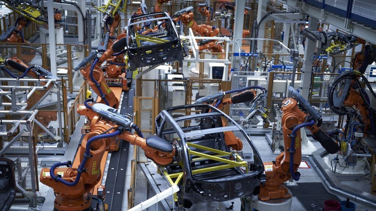 La producción industrial cae un 3,3% en octubre y entra en negativo tras siete meses de alzas La producción industrial cae un 3,3% en octubre y entra en negativo tras siete meses de alzas