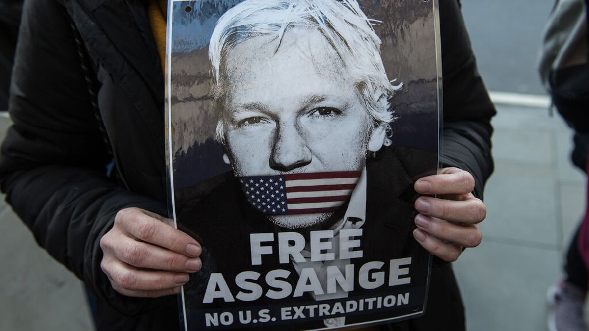 Assange... Assange...