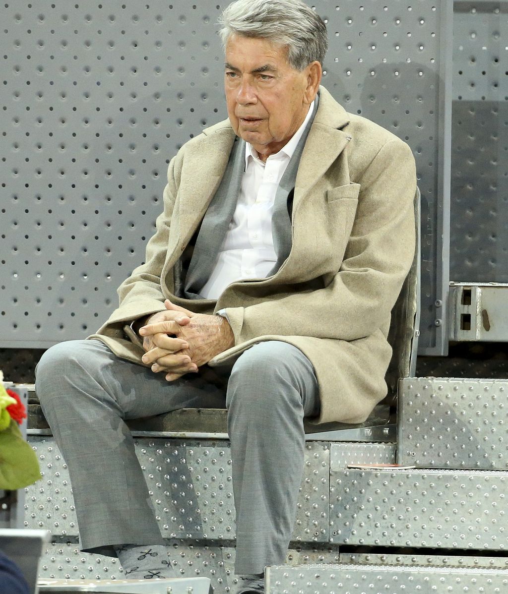 Manolo Santana, su vida y su carrera en imágenes