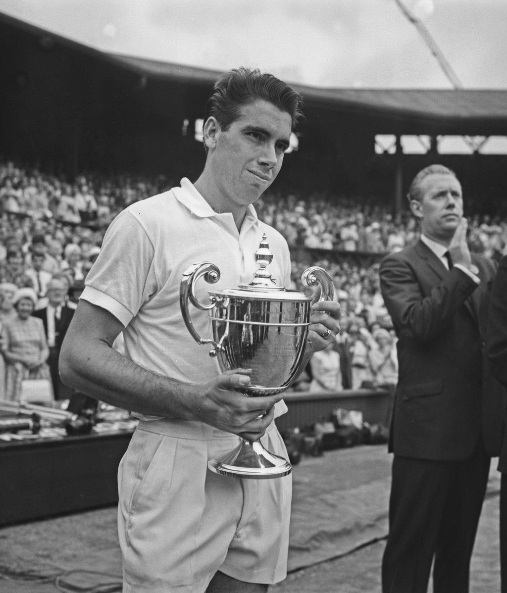 Manolo Santana, su vida y su carrera en imágenes