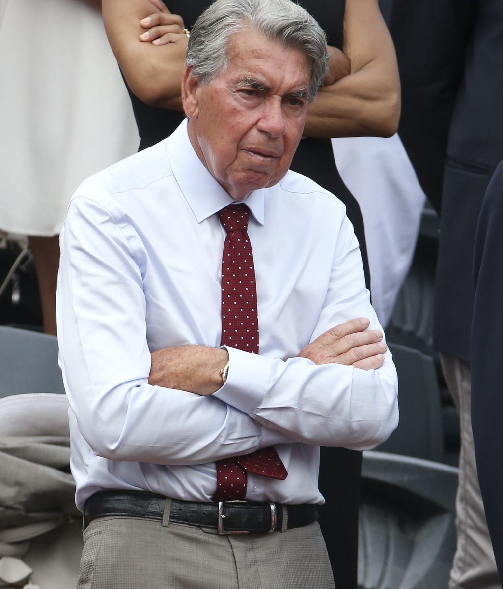 Manolo Santana, su vida y su carrera en imágenes